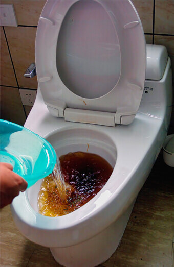 https://blockeddrainsmirrabooka.com.au/uploads/2025/07/blocked-toilet-93159.jpg